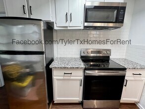 437 Crestway Dr in Tyler, TX - Building Photo - Building Photo