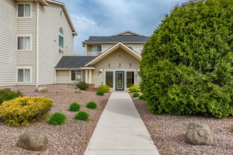 Willow Stream Apartments North in Liverpool, NY - Foto de edificio - Building Photo