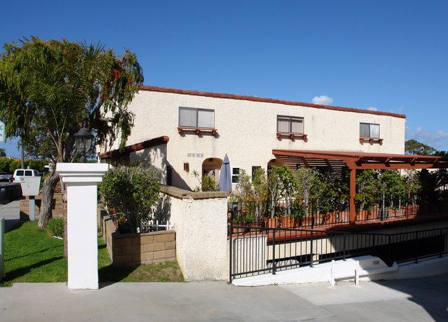 212 Avenida Montalvo in San Clemente, CA - Building Photo - Building Photo