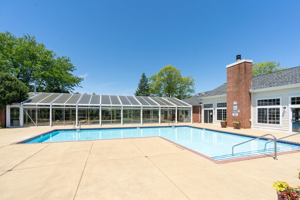 Arbors of Brookdale Naperville, IL Apartments