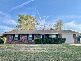 1206 Stephen Ln in Albany, GA - Building Photo