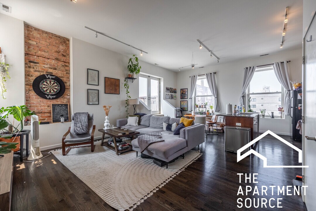 2401 W North Ave in Chicago, IL - Building Photo