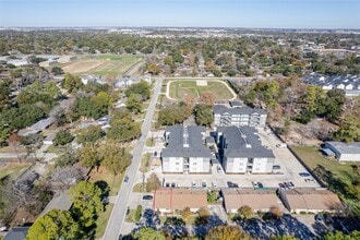 1716 Crestdale Dr in Houston, TX - Building Photo - Building Photo