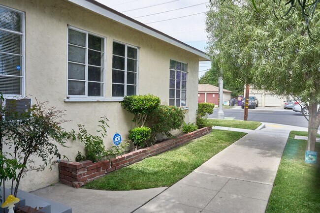 5501 Orange Ave in Long Beach, CA - Foto de edificio - Building Photo