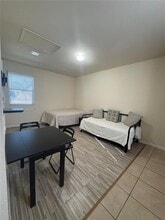 9050 SW 169th Ct in Miami, FL - Foto de edificio - Building Photo