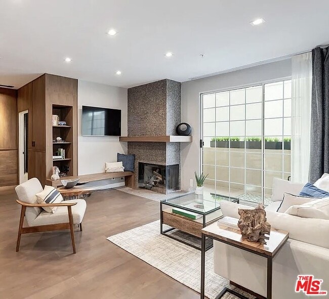 930 N Doheny Dr in West Hollywood, CA - Building Photo - Building Photo