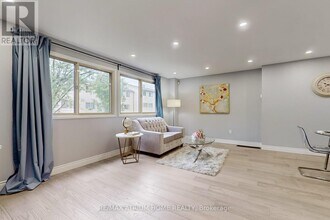 10 Townsend Rd in Toronto, ON - Building Photo - Building Photo
