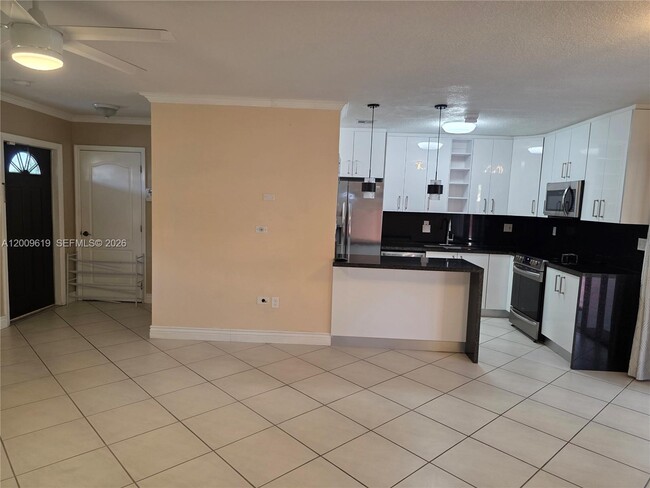 7921 NW 12th St in Pembroke Pines, FL - Building Photo - Building Photo