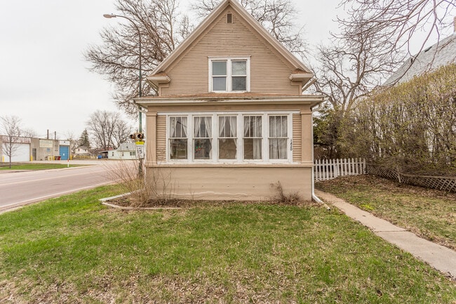 property at 1420 W 10th St