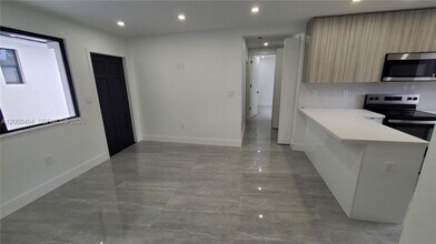 40 SW 34th Ave in Miami, FL - Building Photo - Building Photo