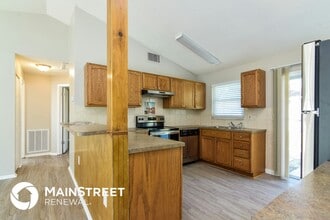 7845 Avenal Loop in New Port Richey, FL - Foto de edificio - Building Photo