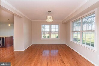 521 Dogwood Dr in Maple Glen, PA - Foto de edificio - Building Photo