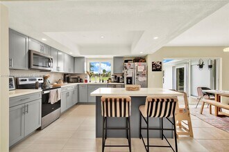 15425 Palmetto Lake Dr in Miami, FL - Building Photo - Building Photo
