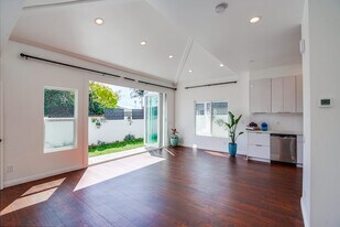 9427-9422 S 4th Ave in Inglewood, CA - Building Photo