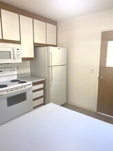 2214 Waldon St in Redding, CA - Building Photo - Building Photo