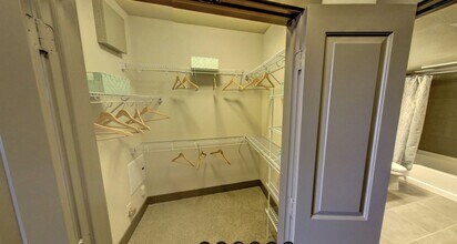 2033 S Gessner Rd in Houston, TX - Building Photo - Building Photo