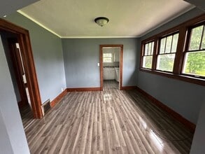 1017 W Brons Ave in Peoria, IL - Building Photo - Building Photo