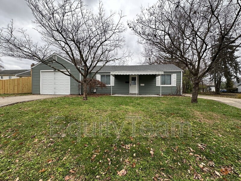 8709 Pine Rd in Cincinnati, OH - Building Photo