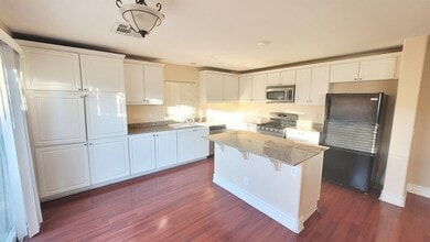 229 Fairway Woods Dr in Las Vegas, NV - Building Photo - Building Photo