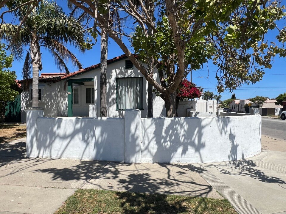 496 Howard St in Ventura, CA - Building Photo