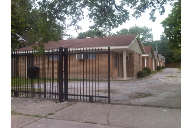 4815-4825 Lavender St in Houston, TX - Building Photo