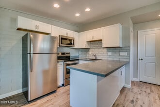 1008 S Mariana St-Unit -1 in Tempe, AZ - Building Photo - Building Photo