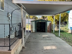 1201 Manchester Ave in Newton, KS - Building Photo - Building Photo