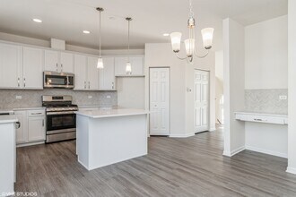 29W707 Cambridge St in Warrenville, IL - Building Photo - Building Photo