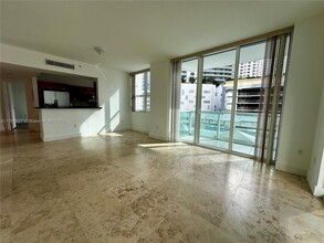 186 SE 12th Terrace in Miami, FL - Building Photo - Building Photo