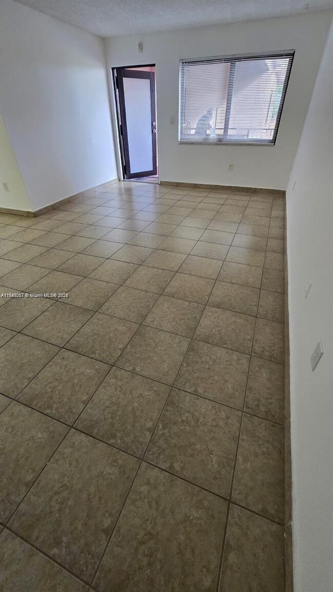 690 NE 123rd St in North Miami, FL - Building Photo - Building Photo