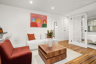 49 W 16th St in New York, NY - Building Photo - Building Photo