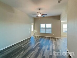 114 Hamilton Way in Venus, TX - Foto de edificio - Building Photo