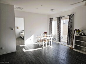921 Mayfield Mnr Ln in Las Vegas, NV - Building Photo - Building Photo