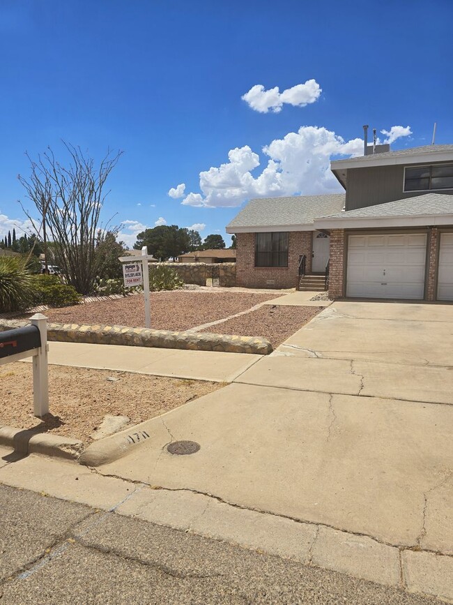 11711 Trey Burton Dr in El Paso, TX - Building Photo - Building Photo