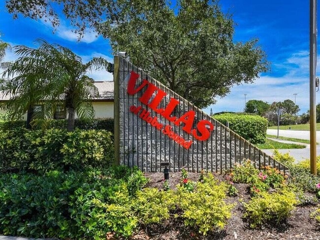 property at 7923 SE Villa Cir