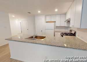 10423 Beachball Bnd in Converse, TX - Foto de edificio - Building Photo