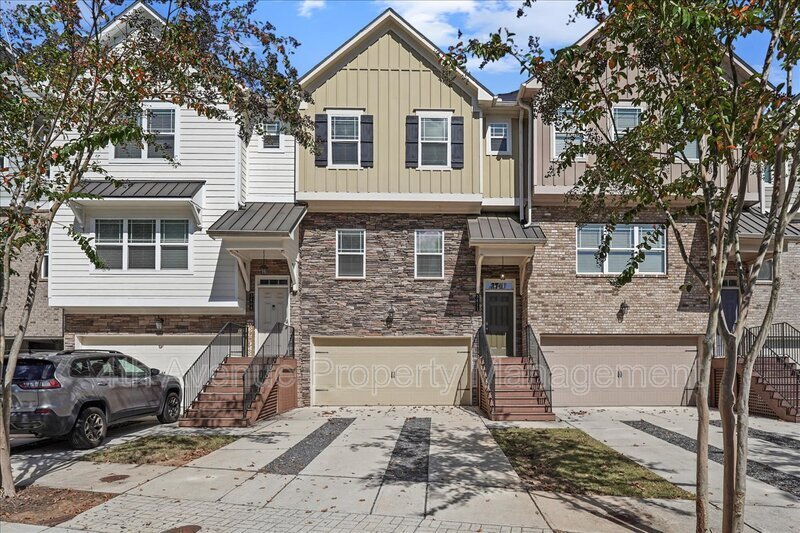 3411 Abbey Wy in Gainesville, GA - Building Photo