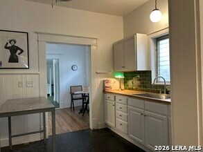 2213 N Flores St in San Antonio, TX - Building Photo - Building Photo