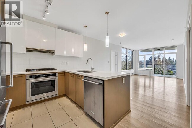 3080 Lincoln Ave in Coquitlam, BC - Building Photo - Building Photo