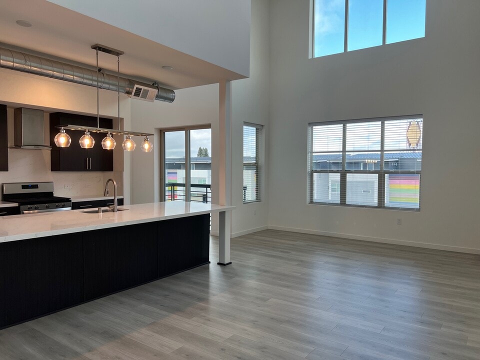 The Flats at the Mill at Broadway in Sacramento, CA - Building Photo
