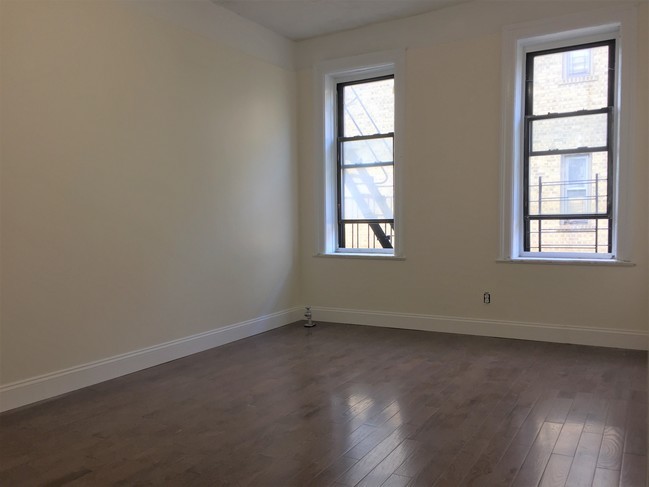 32 Chestnut St in Yonkers, NY - Building Photo