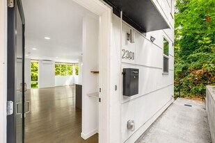 2301 23rd Ave W in Seattle, WA - Building Photo