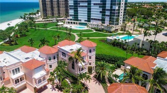 21 Casa Mar Ln in Naples, FL - Building Photo