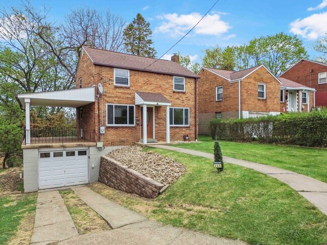 325 Poe Dr in Pittsburgh, PA - Building Photo - Building Photo
