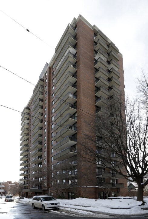 The Driveway in Ottawa, ON - Building Photo