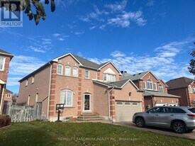 32 Jordana Dr in Markham, ON - Building Photo