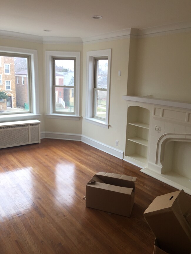 1744 E 84th Pl, Unit 2 in Chicago, IL - Foto de edificio - Building Photo