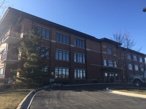 755 N Diamond Lake Rd in Mundelein, IL - Building Photo - Building Photo