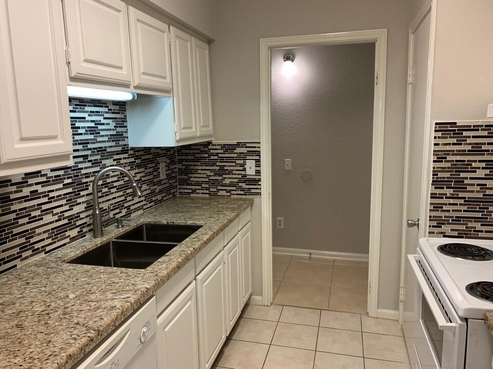 2475 Underwood St in Houston, TX - Building Photo