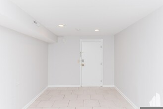 1944 N Bissell St, Unit G in Chicago, IL - Building Photo - Building Photo